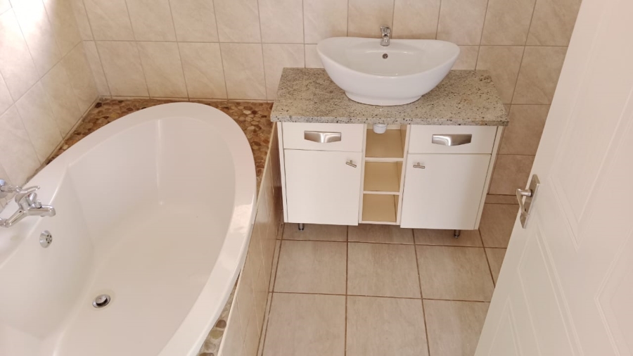 3 Bedroom Property for Sale in Glen Marais Gauteng