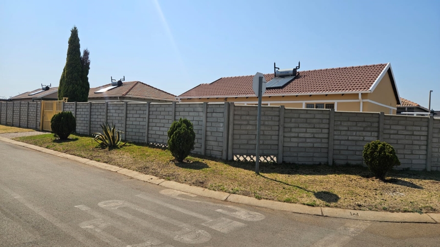 3 Bedroom Property for Sale in Albertsdal Gauteng