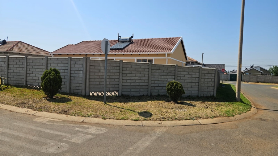 3 Bedroom Property for Sale in Albertsdal Gauteng