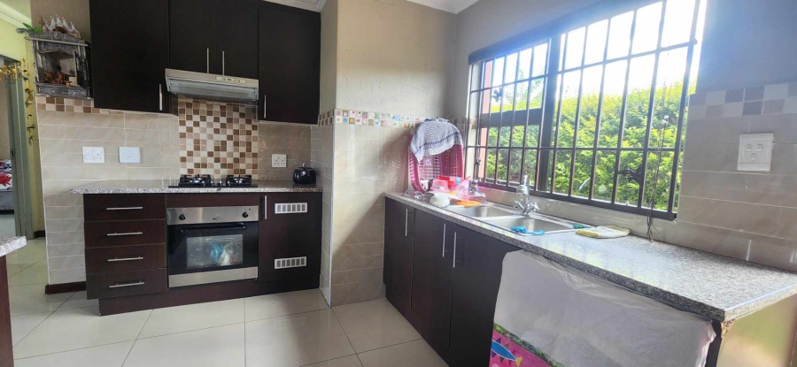 2 Bedroom Property for Sale in Brackendowns Gauteng