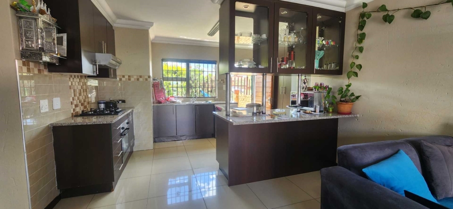 2 Bedroom Property for Sale in Brackendowns Gauteng