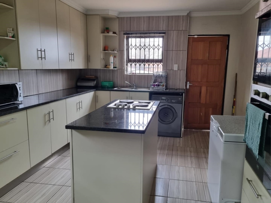 5 Bedroom Property for Sale in South Hills Gauteng