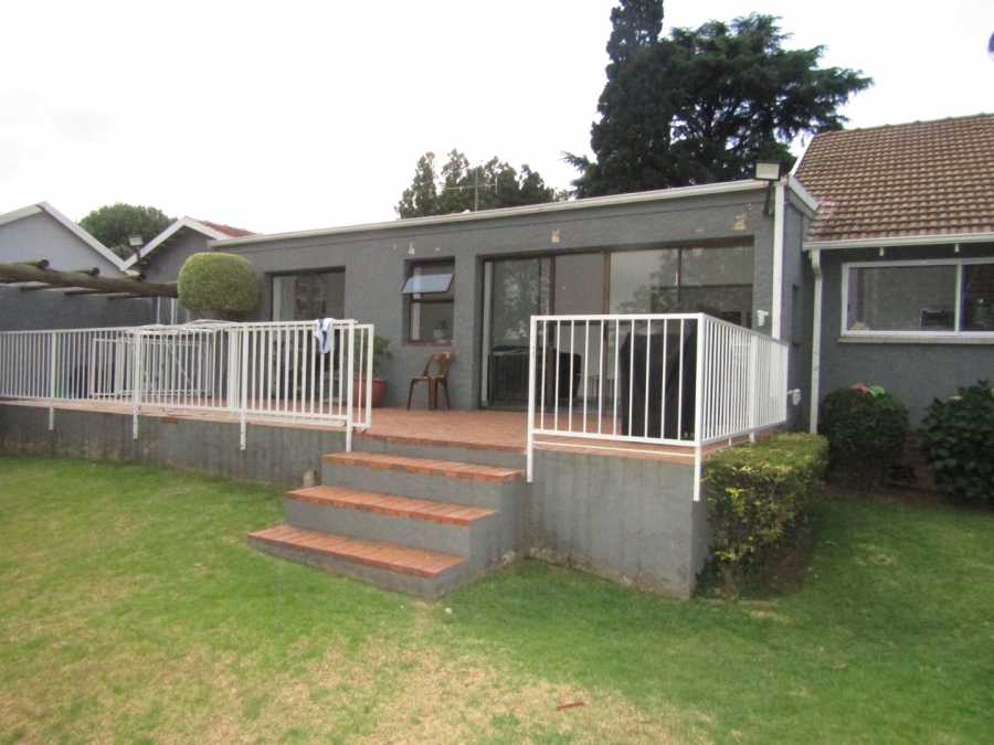 To Let 5 Bedroom Property for Rent in Fairmount Ridge Gauteng