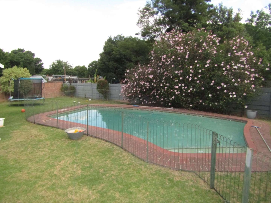 To Let 5 Bedroom Property for Rent in Fairmount Ridge Gauteng