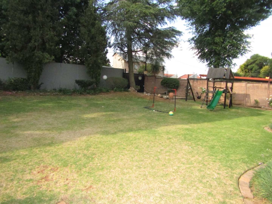 To Let 5 Bedroom Property for Rent in Fairmount Ridge Gauteng