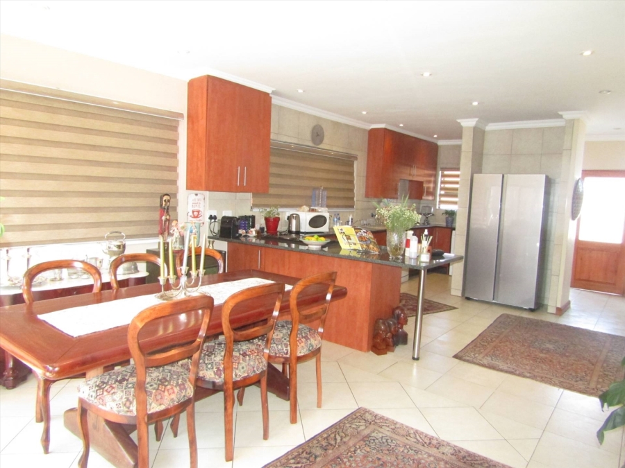 To Let 4 Bedroom Property for Rent in Rouxville Gauteng