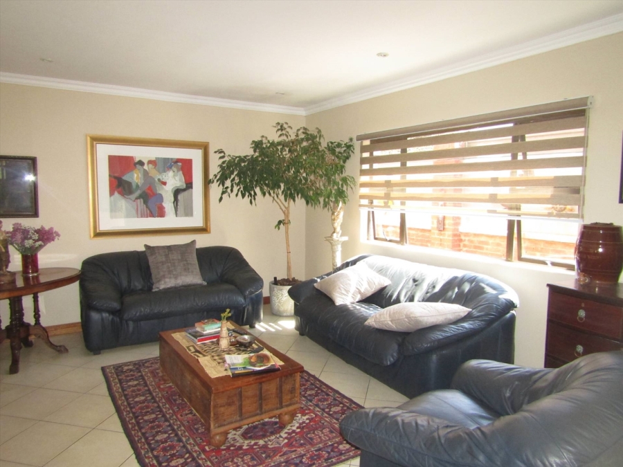 To Let 4 Bedroom Property for Rent in Rouxville Gauteng