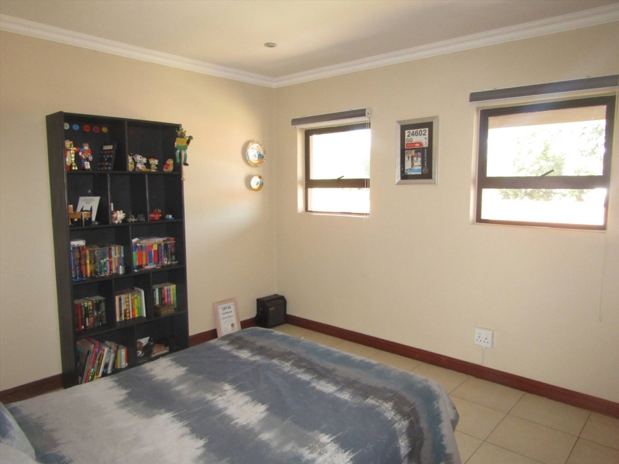 To Let 4 Bedroom Property for Rent in Rouxville Gauteng