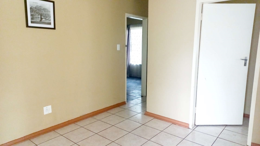 To Let 4 Bedroom Property for Rent in Norkem Park Gauteng