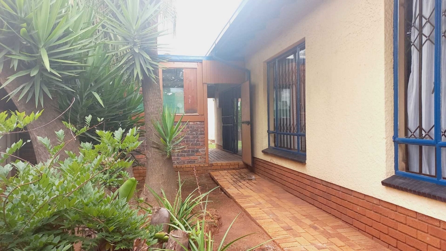 To Let 4 Bedroom Property for Rent in Norkem Park Gauteng