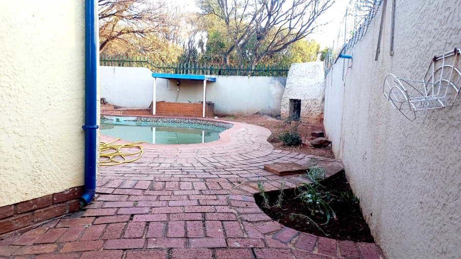 To Let 4 Bedroom Property for Rent in Norkem Park Gauteng