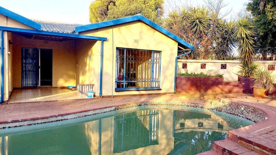 To Let 4 Bedroom Property for Rent in Norkem Park Gauteng