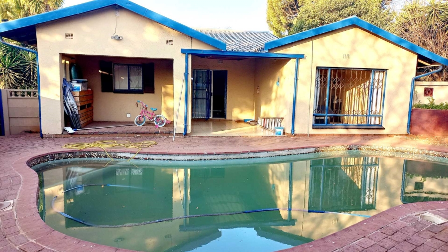 To Let 4 Bedroom Property for Rent in Norkem Park Gauteng