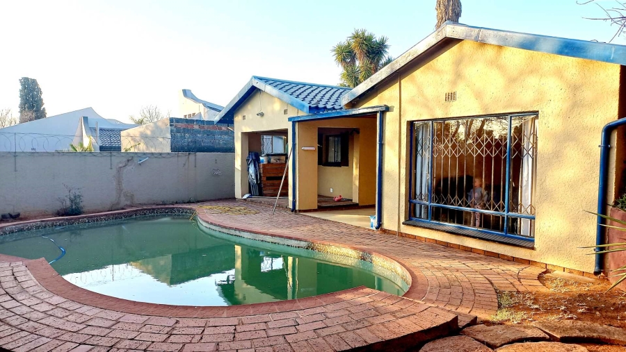 To Let 4 Bedroom Property for Rent in Norkem Park Gauteng