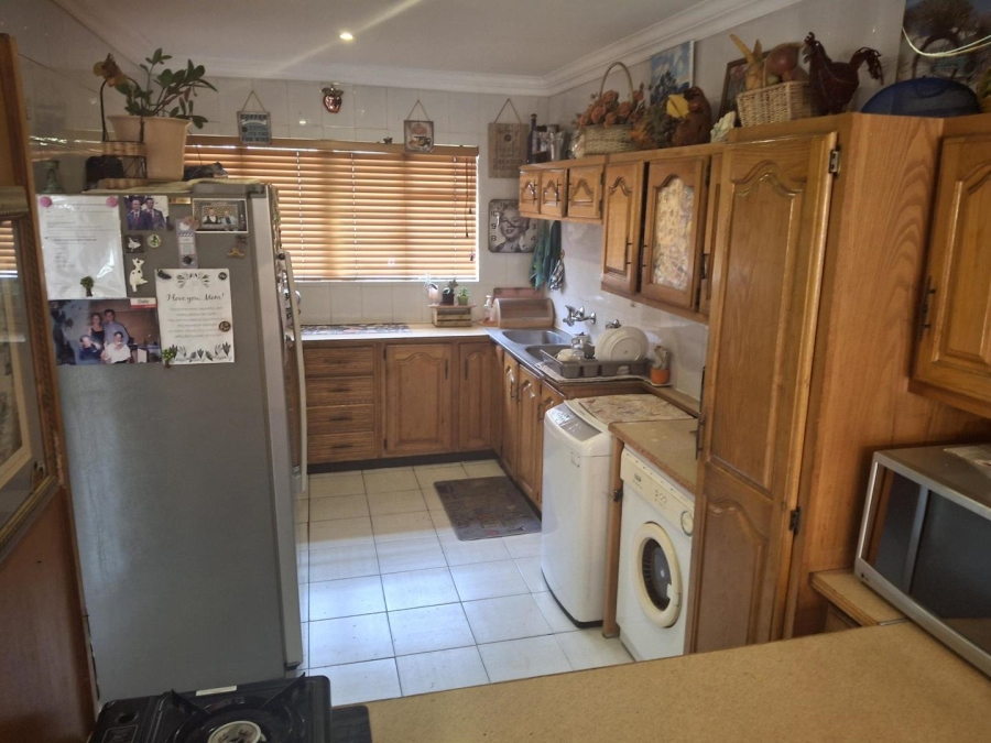 To Let 3 Bedroom Property for Rent in South Crest Gauteng