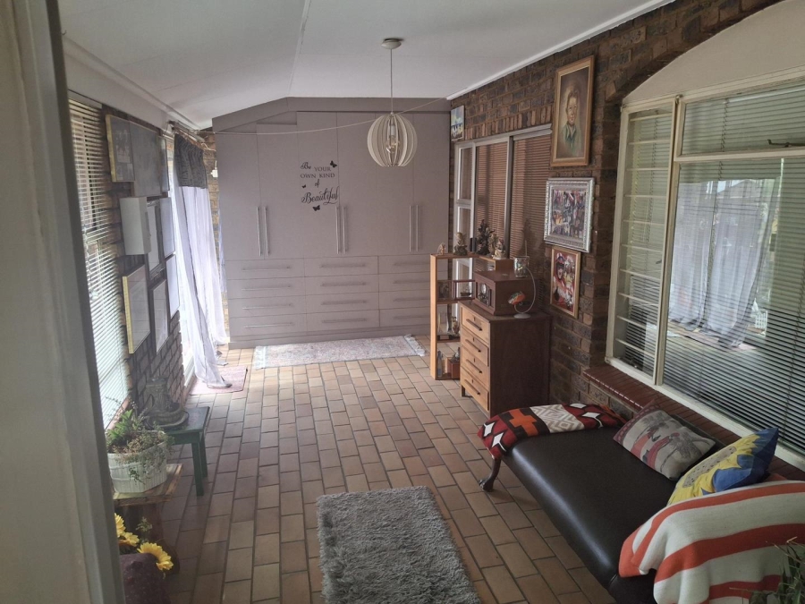 To Let 3 Bedroom Property for Rent in South Crest Gauteng