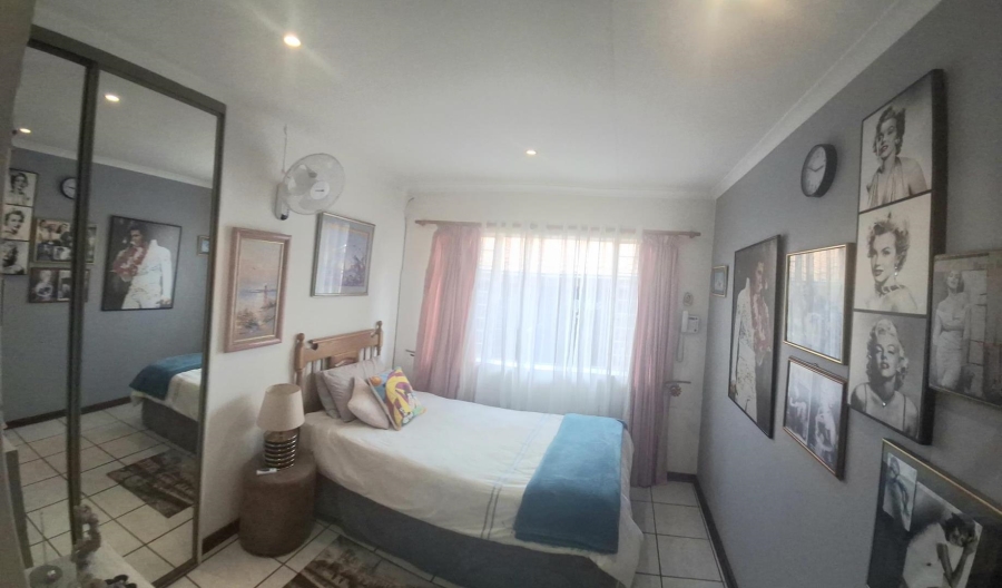 To Let 3 Bedroom Property for Rent in South Crest Gauteng