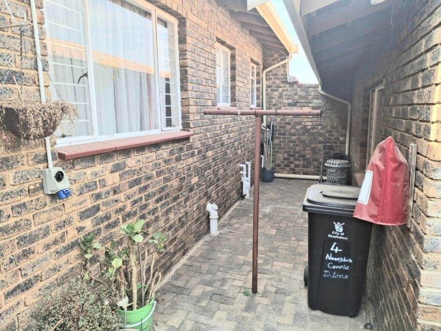 To Let 3 Bedroom Property for Rent in South Crest Gauteng