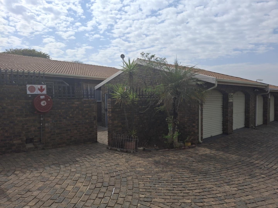 To Let 3 Bedroom Property for Rent in South Crest Gauteng