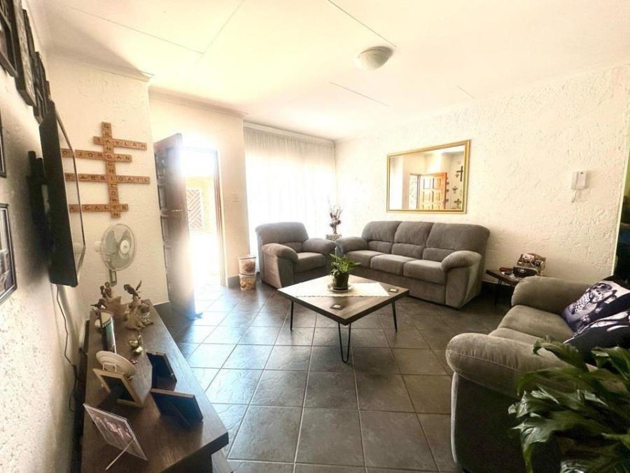 3 Bedroom Property for Sale in New Redruth Gauteng