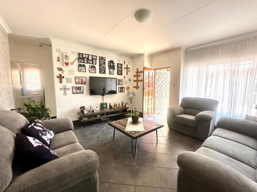 3 Bedroom Property for Sale in New Redruth Gauteng