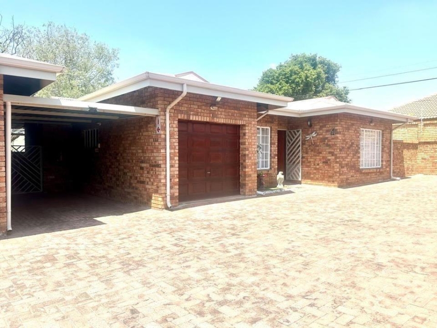 3 Bedroom Property for Sale in New Redruth Gauteng