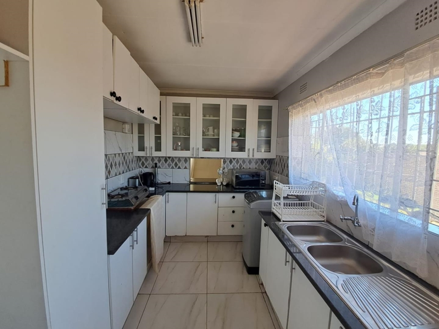 4 Bedroom Property for Sale in Glenvista Gauteng