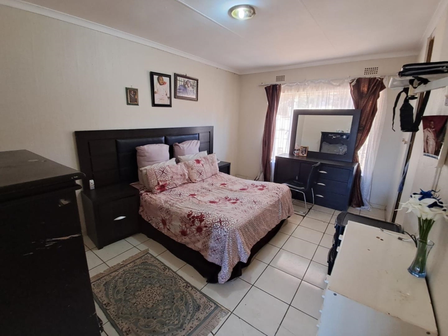 4 Bedroom Property for Sale in Glenvista Gauteng