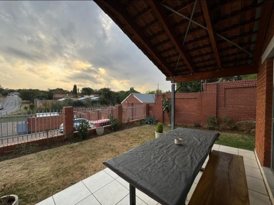 3 Bedroom Property for Sale in Glenvista Gauteng