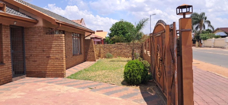 3 Bedroom Property for Sale in Soshanguve BB Gauteng