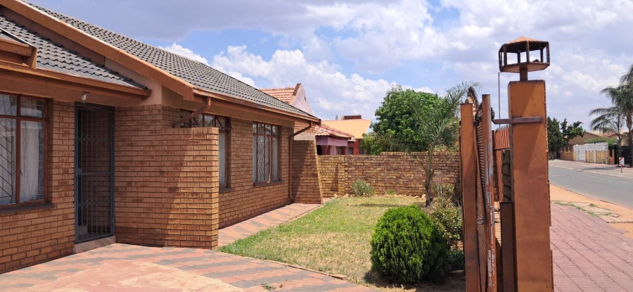 3 Bedroom Property for Sale in Soshanguve BB Gauteng