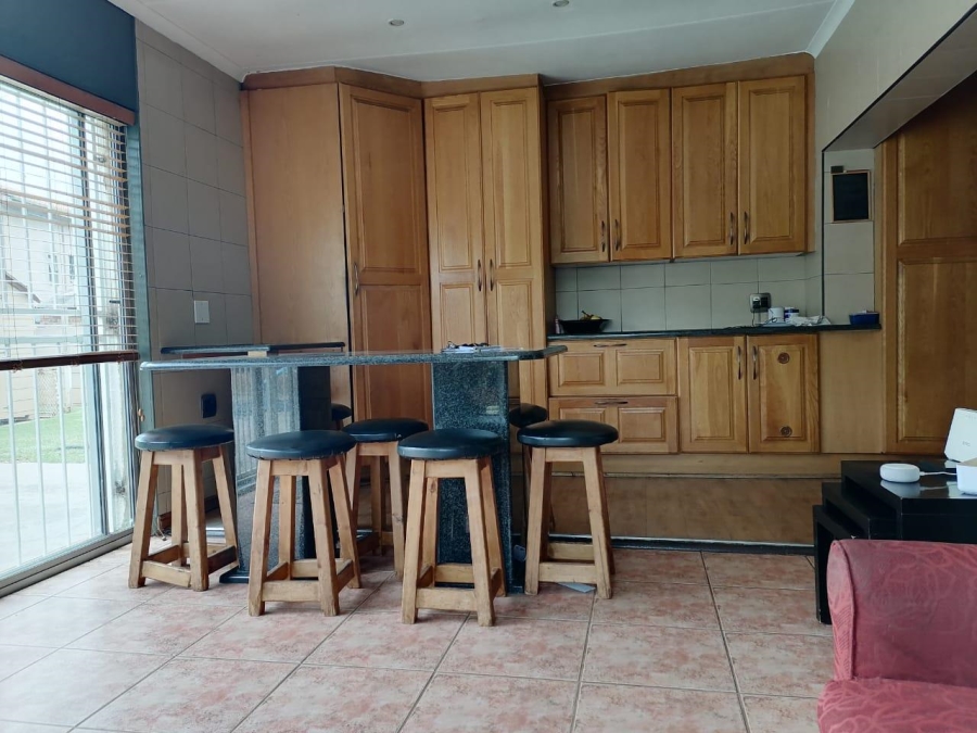 3 Bedroom Property for Sale in Birchleigh Gauteng