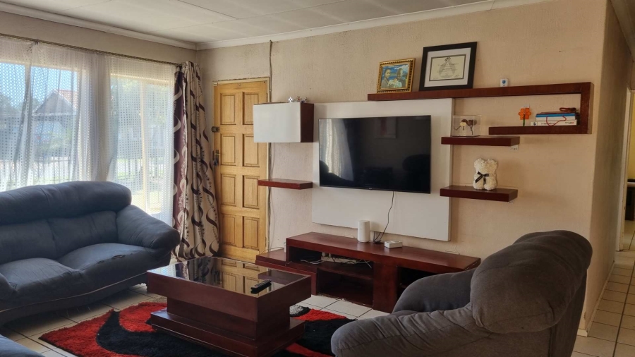 3 Bedroom Property for Sale in Rhodesfield Gauteng