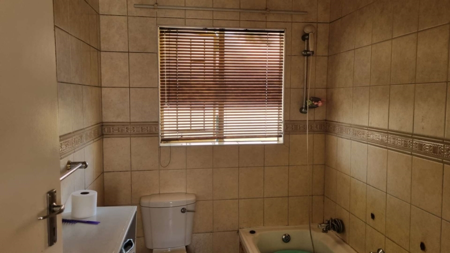 3 Bedroom Property for Sale in Rhodesfield Gauteng