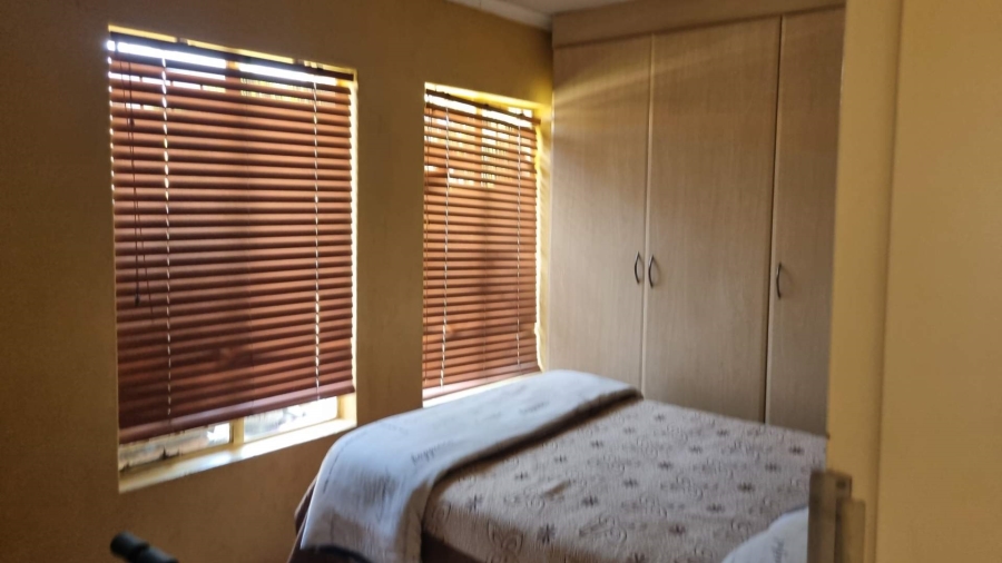 3 Bedroom Property for Sale in Rhodesfield Gauteng