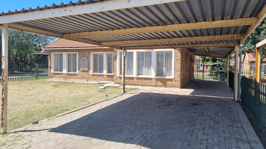 3 Bedroom Property for Sale in Rhodesfield Gauteng