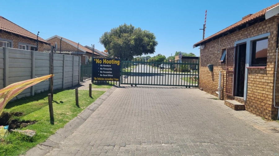 3 Bedroom Property for Sale in Rhodesfield Gauteng