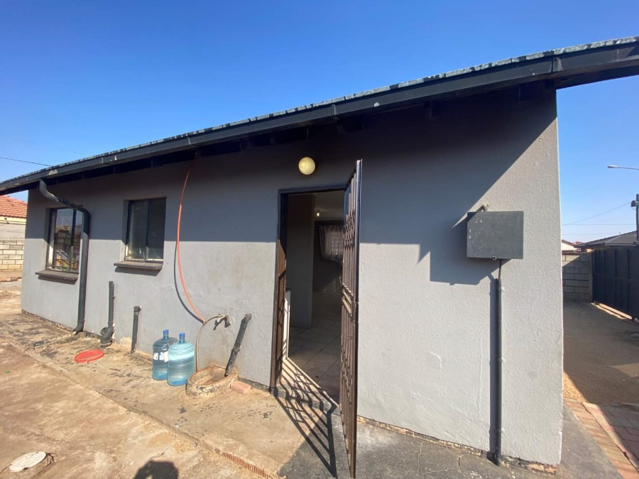 2 Bedroom Property for Sale in Protea Glen Gauteng