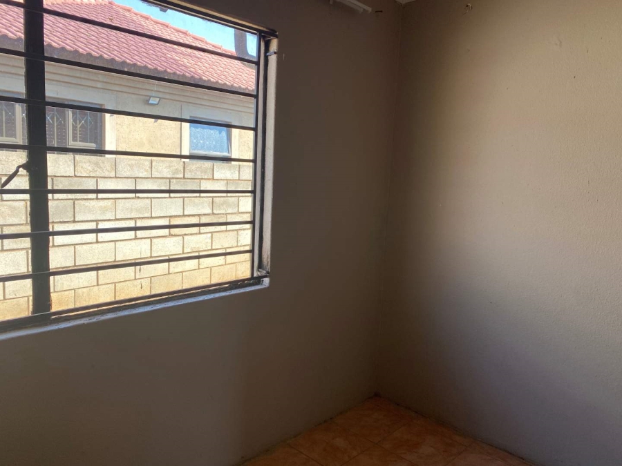 2 Bedroom Property for Sale in Protea Glen Gauteng