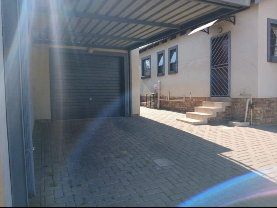 To Let 3 Bedroom Property for Rent in Kosmosdal Gauteng