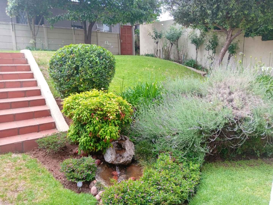 2 Bedroom Property for Sale in Kew Gauteng