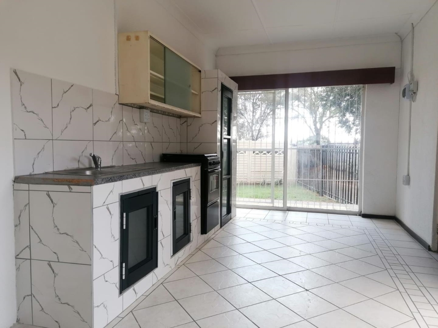 To Let 1 Bedroom Property for Rent in Brackenhurst Gauteng