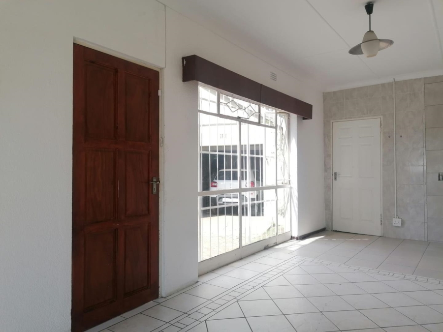 To Let 1 Bedroom Property for Rent in Brackenhurst Gauteng