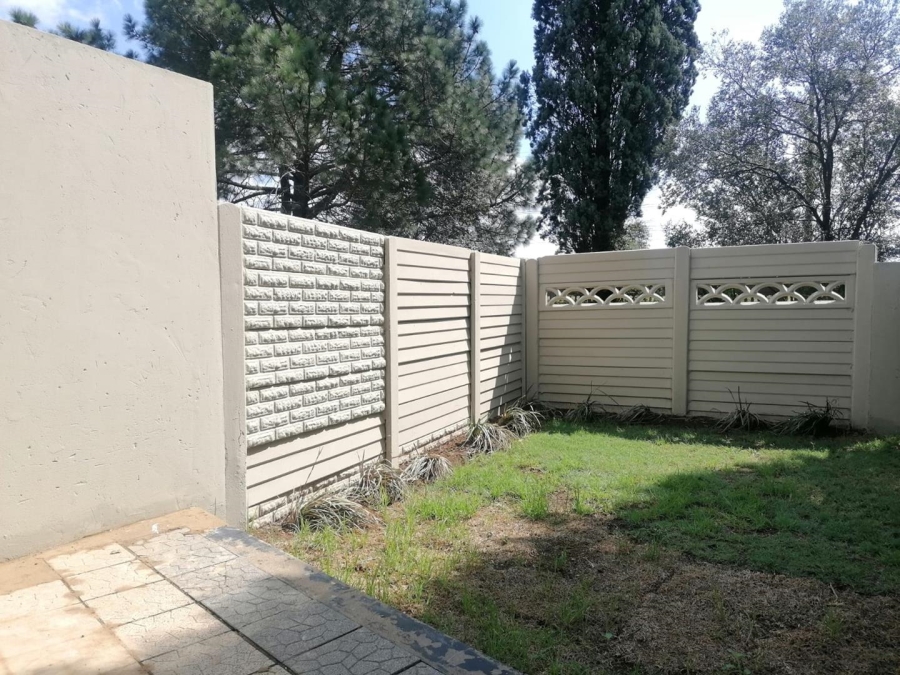 To Let 1 Bedroom Property for Rent in Brackenhurst Gauteng