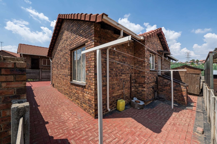 3 Bedroom Property for Sale in Mondeor Gauteng