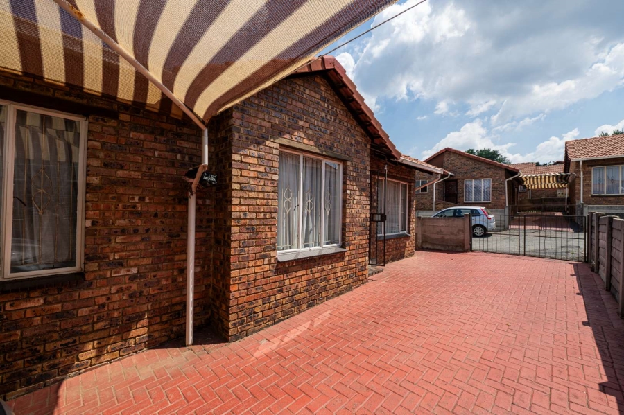 3 Bedroom Property for Sale in Mondeor Gauteng