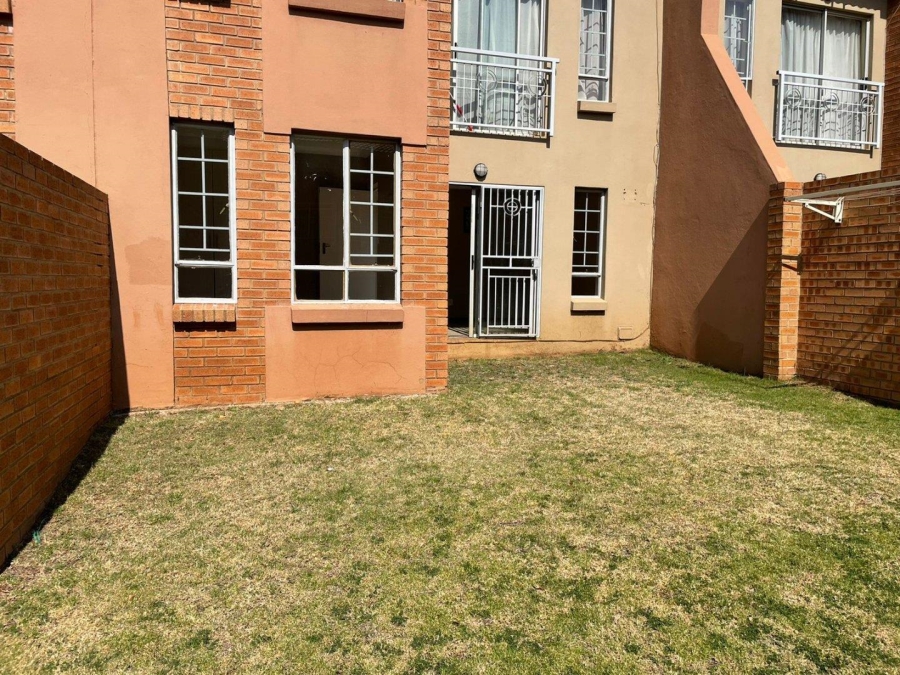 To Let 2 Bedroom Property for Rent in Noordwyk Gauteng