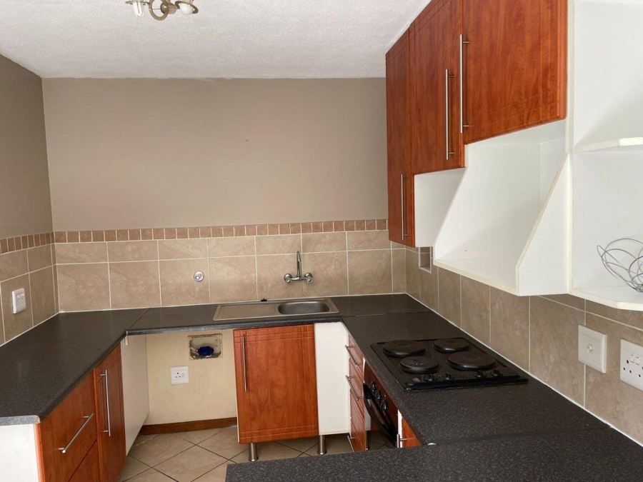 To Let 2 Bedroom Property for Rent in Noordwyk Gauteng