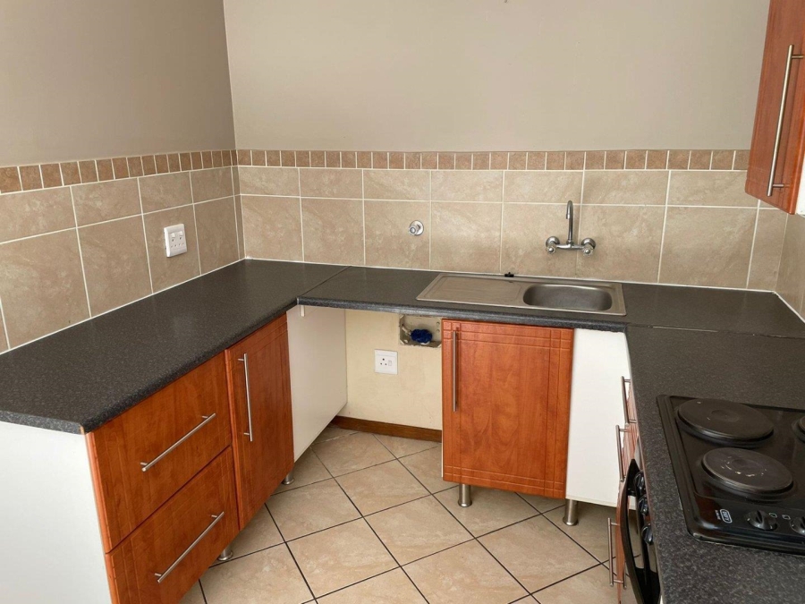 To Let 2 Bedroom Property for Rent in Noordwyk Gauteng