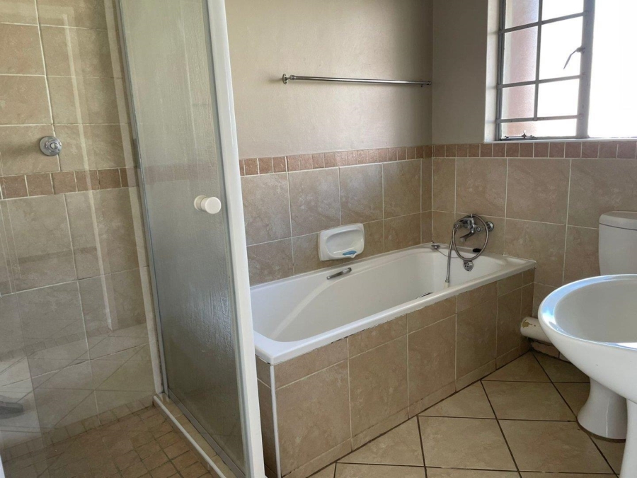 To Let 2 Bedroom Property for Rent in Noordwyk Gauteng